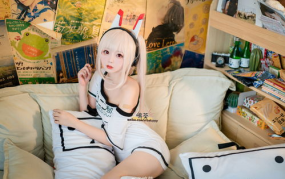 娱乐吃瓜穿上cos,Cosplay时尚盛宴，明星同款造型大揭秘！